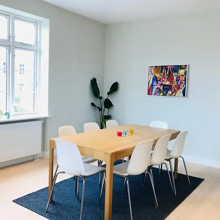 Bed & Breakfast Aday - Modern Living - One - Center